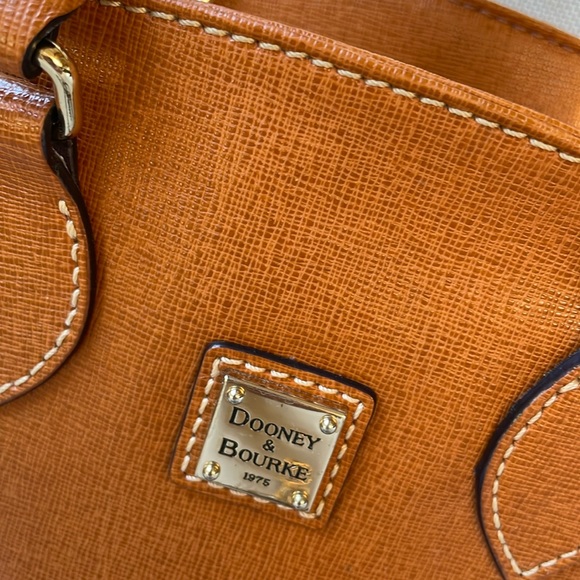 Dooney & Bourke New mini barlow camel - Picture 2 of 15